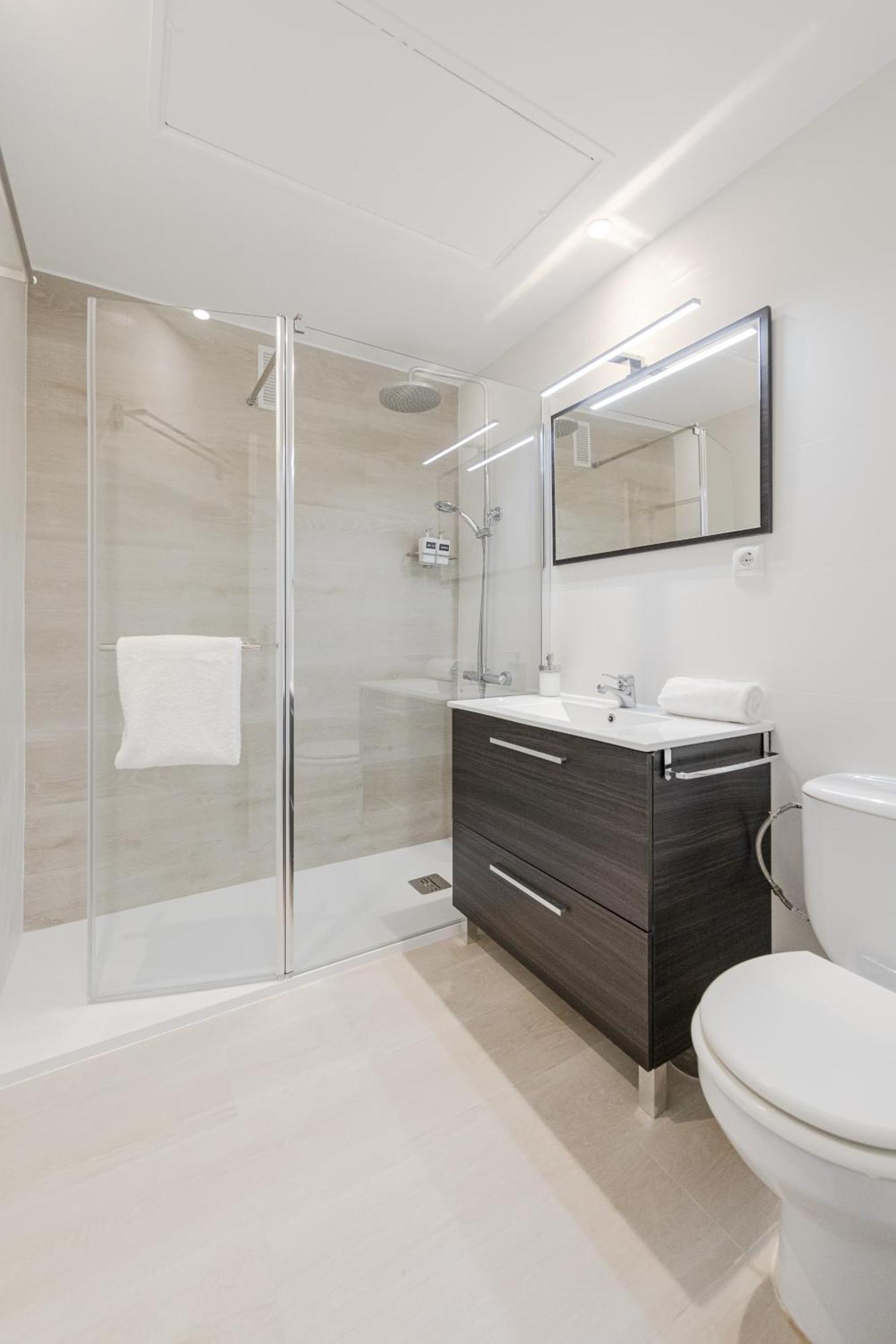 Isg Apartments Becquer Free Parking Inside The Building Seville Luaran gambar