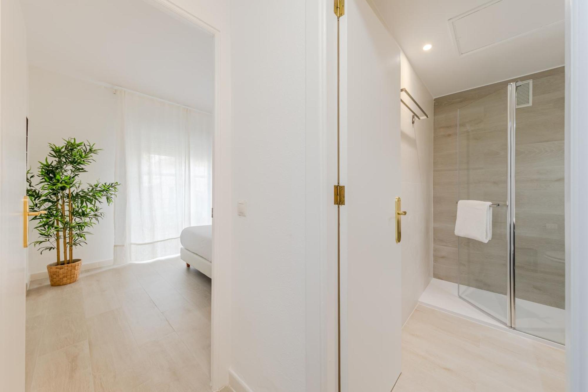Isg Apartments Becquer Free Parking Inside The Building Seville Luaran gambar