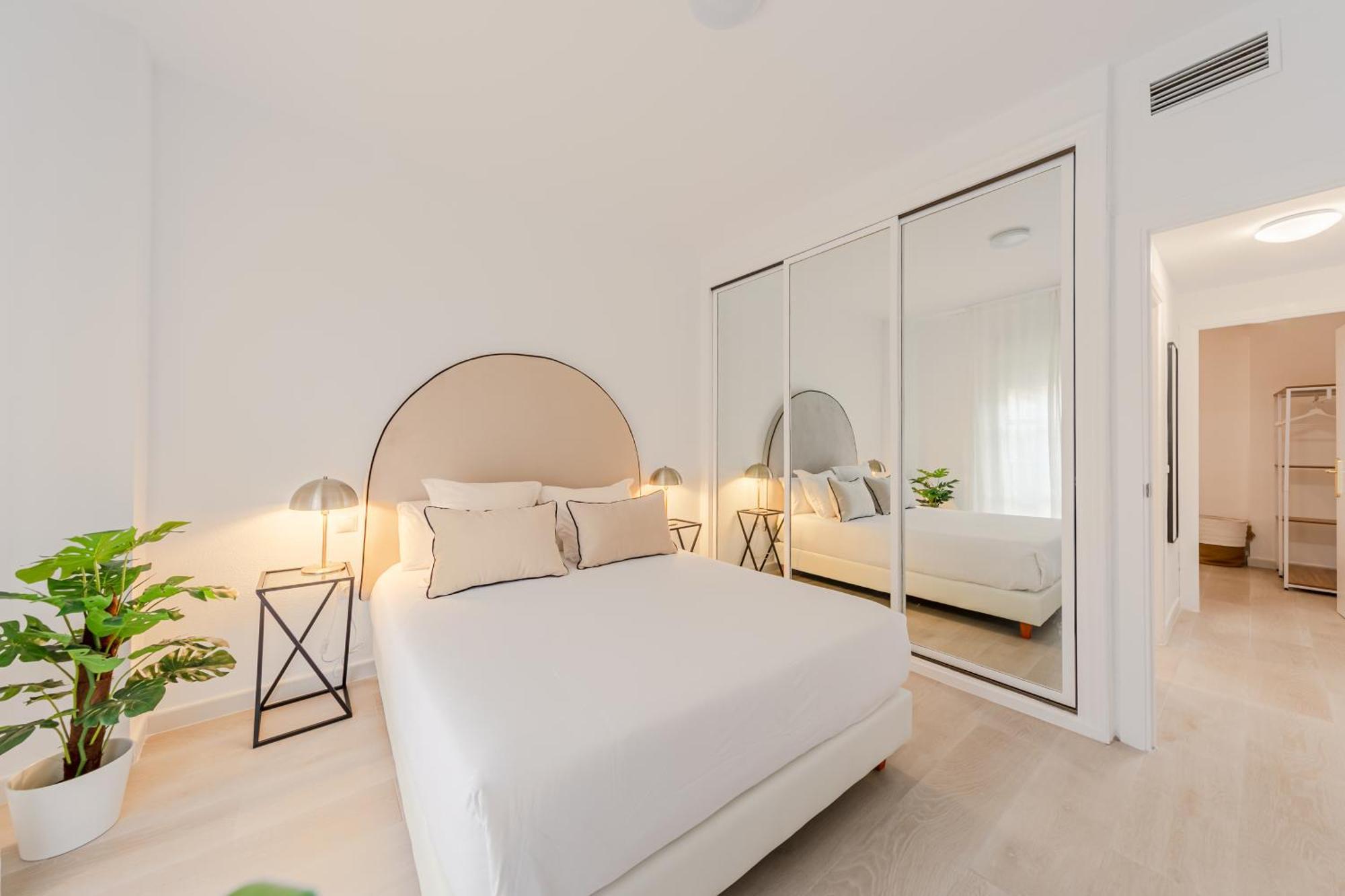 Isg Apartments Becquer Free Parking Inside The Building Seville Luaran gambar
